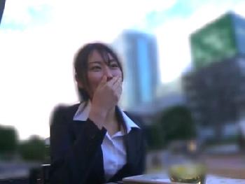 大人びた現役都会女性会社員が素人の粗チンに嫌気がさしてAV出演