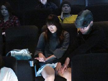 映画館での痴漢に夢中になっていく変態マゾ性癖の性的欲望を満たしたい人妻