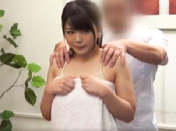 何も知らずにやって来た巨乳人妻を欲情させて寝取られおまんこ内射精する冷酷非道なマッサージ師