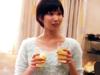 雀荘でバイトしてるショートヘアの女子大生をナンパしてハメ撮り