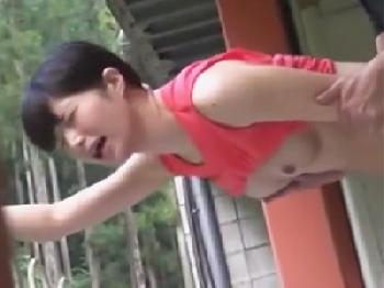 高地トレーニングで山奥にこもって童顔な陸上女子を犯すコーチ