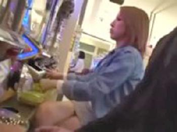 コロナ期間営業中のパチンコ店にいたギャンブル依存症女に中出し