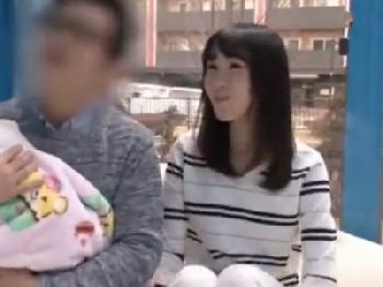 新婚で子供が生まれたばかりのとても綺麗な若妻がマジックミラー号で浮気種付け性交で恍惚絶頂