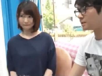 素人の清楚娘が初対面の童貞男を不憫に思いマジックミラー号で筆おろし性交