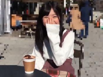 童顔で魅惑的な黒髪素人→何気に陰キャな女子大生をラブホテルで挿入!!