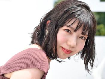 ストリートスナップ常連の読者モデルが昨日付けにデビュー