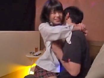 女子校生コスプレのピンサロ嬢と本番ハメ→勢い余って中出し発射