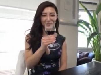 お酒とペニス大好きな素人巨乳女子がエビ反りイキ