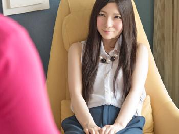 気持ちよさそうな男に自らも嬉しそうに感じる親密なSEX