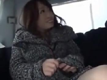 ナンパにすんなり落とされて中出し許す素人人妻