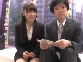 諭吉に目が眩んで会社の上司と性交した女性会社員W