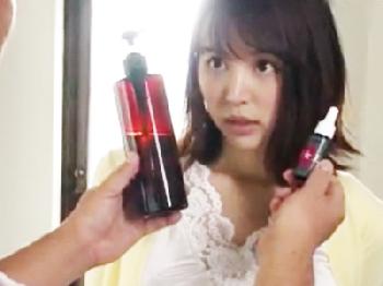 ぬるぬる媚薬オイルマッサージで感度全開!!マッサージ師と浮気性交する淫らな人妻