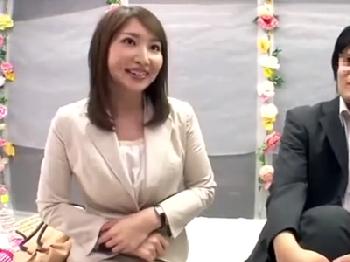 あられもない姿で他人棒に興じる美魔女→年の割には肌艶良すぎな性的欲望の塊