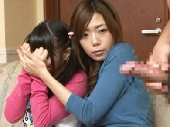 性調査とダマして母娘一緒にエロビデオを鑑賞させた末に巨根を見せつけた結末