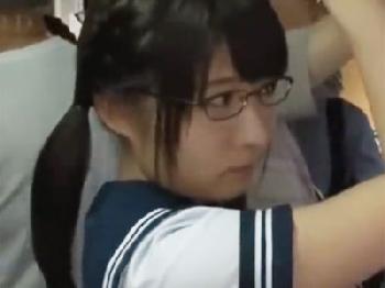 バス車内で美女女子校生痴漢婦女暴行!!不本意ながら女性器の最奥は大洪水