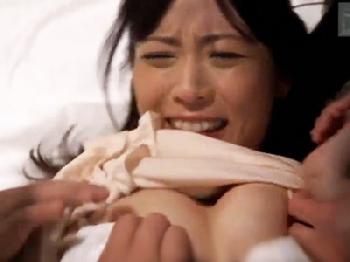 浮気した妻を3人の男で輪姦させる冷酷非道な夫