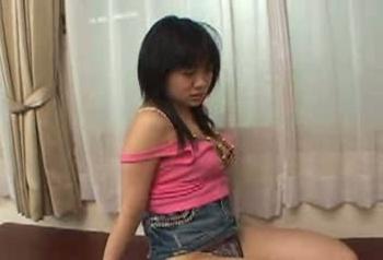 貧乳童顔娘が親戚の叔父さんに強制的に肉棒をねじ込まれ悶絶