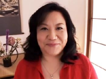 愛田正子-50代となっても性的欲望が減退せず性的欲望が爆発寸前な豊満熟女の初撮り