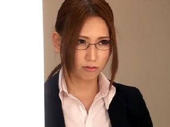 肉感ボディOLがむち肉晒して働く男達に癒しの性的欲望処理ご奉仕セックス