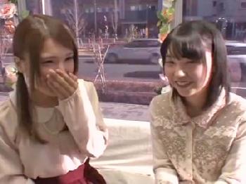 押しに弱い素人娘が友人の目の前で挿入されるナンパ交尾