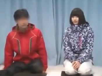 男友達とのマッサージ体験で一線を越えてしまい膣内射精される素人美少女