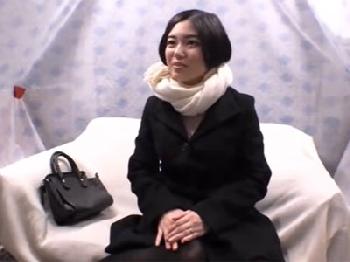 着やせするタイプの巨乳お姉さんがSEX未経験男のお悩み相談の流れでコンドーム非装着の膣内射精交尾