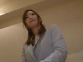 会社帰りに乱交顔面射精SEX楽しんじゃう女性会社員