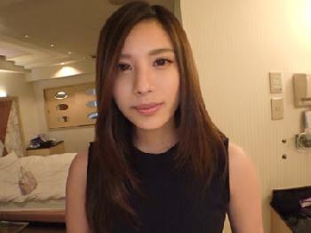 百貨店の販売員の綺麗すぎるお姉さんが自らAV体験を志願