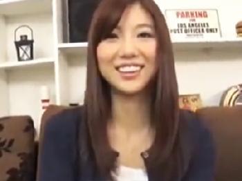 ラップ越しのエアーSEXでムラっときた美少女女子大生とゴムなし交尾