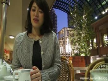 浮気相手との久々の再会に惜しみなく気持ち良さげにお尻を振る肉食熟女人妻の素顔