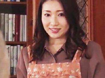 息子の嫁の高級ランジェリー姿に理性を失った義理の父が近親寝取られ性暴行