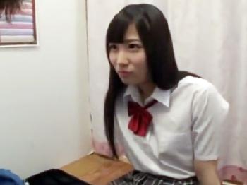 女子校生リフレの裏オプで特別に精液吸いとってくれるとてもキュートな女子校生