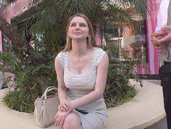 本場ロスでナンパした笑顔が最高な美麗乳房の素人とハメ撮り膣内射精!!