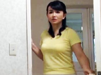 性的欲望が爆発寸前の義母が息子に性的興奮して母子相姦