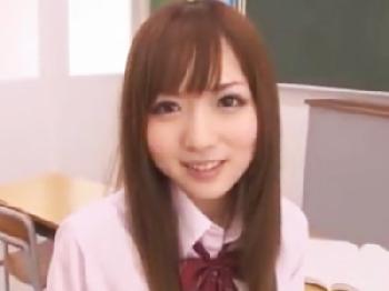 教室で誘ってきた女子校生の期待に応えて3Pコンドーム未装着のお仕置き性交