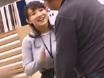 爆乳すぎる図書館の職員にゴムなし肉棒をハメ込み冷血非道に膣射強姦