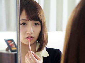 勤務する病院に高校時代の恩師が入院してきて互いに惹かれ合い‥