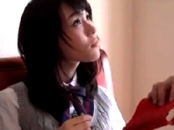 清純系の黒髪女子校生がイケメン男優に抱かれていつも以上に怒涛の絶頂体験!!