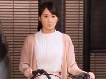 夫のケガで生活苦になりお金の為に仕方な気持ち悪い中年男に寝取られる綺麗な人妻