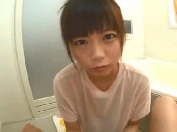 チャーミングな妹がお兄ちゃんのポコチンをパイズリ抜き!!