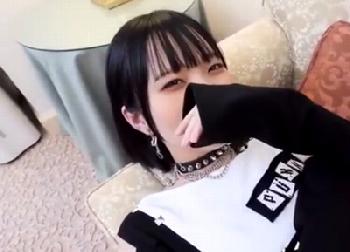 照れてる表情もガチで可愛いツンデレ美少女と性交オフ会!!中年男の男性器で小さく感じながら避妊具なしで射精!!