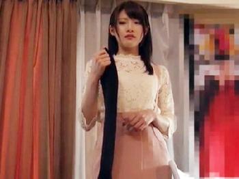 巨乳美女が欲望のままにペニ棒を貪る刺激的なケダモノ性交