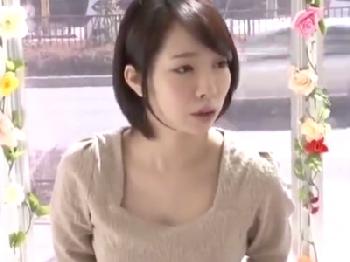 マジックミラー号スタッフに騙されて媚薬ドリンクを飲まされた素人娘が痙攣絶頂