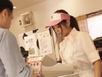 可愛すぎたバイト店員が冷酷な婦女暴行犯にオメコ内で直接発射されて泣きじゃくる‥