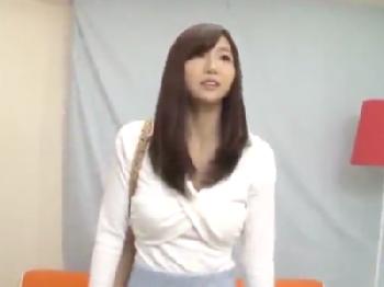 ナンパした素人女子大生を電話掛けさせながらヤリ倒す