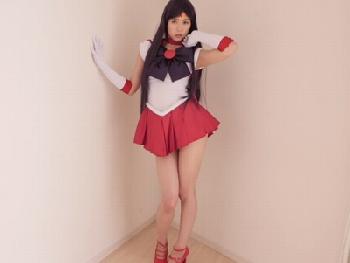 誰もが知ってるあのキャラクターを7等身レベルの美女が再現して全力のアクメ顔