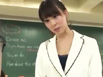 新人教師はノーパン!!お気に入りの生徒を廊下に立たせてつまみ食いW