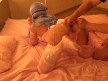 コスプレイヤーの手足をダルマにして極太肉棒猛然と突っ込み