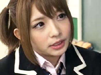 小悪魔痴女女子校生がマゾヒズム性癖の男性教員を廊下に全裸にさせ羞恥手コキで精液搾取!!