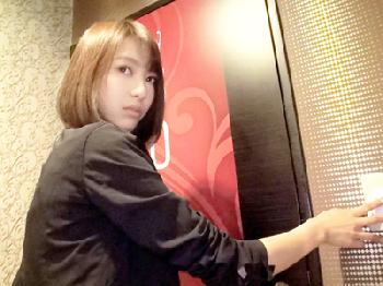 モデル並みの居酒屋店員をデリバリーできたラッキーな素人男性